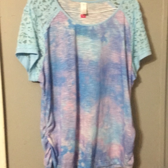 Tie dyed shirt with lace and strings on the side - Picture 1 of 2